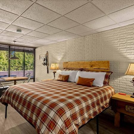 Stonegate Lodge Bed, Wifi, 50In Roku Tv, Salt Water Pool Room #109 Eureka Springs Zewnętrze zdjęcie