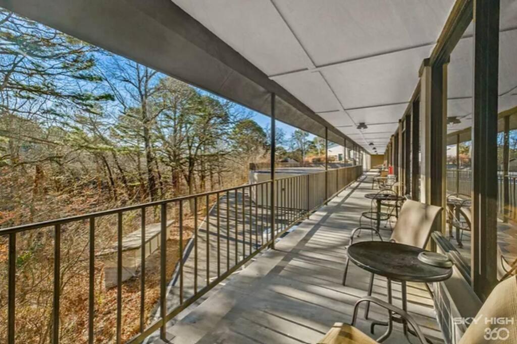 Stonegate Lodge Bed, Wifi, 50In Roku Tv, Salt Water Pool Room #109 Eureka Springs Zewnętrze zdjęcie